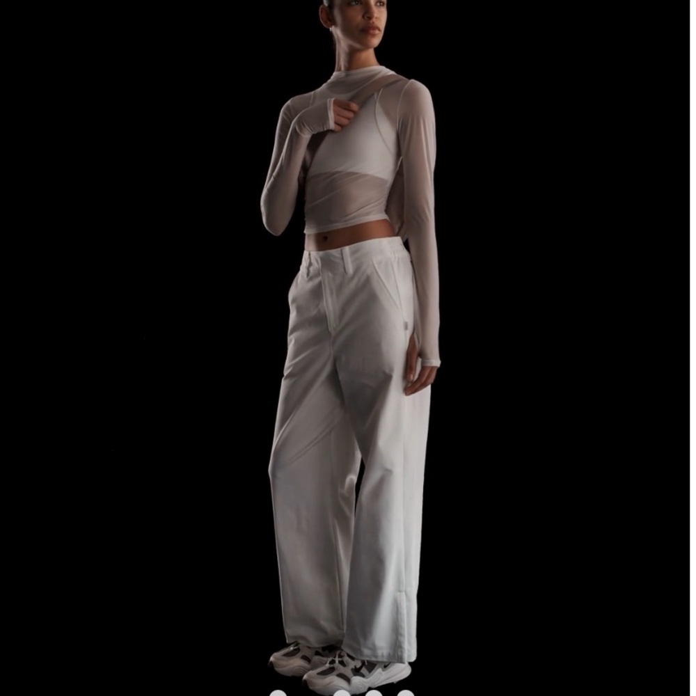 Nike Sportswear Collection Women's Mid-Rise wide legs Twill‎ Trousers